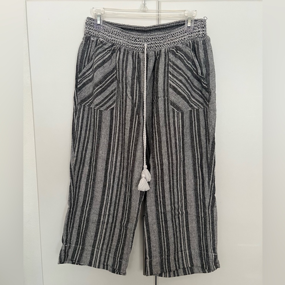 Westbound Black and White Striped Capris Sz XL